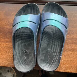 Women's Gently Used Oofos size 6 EU 37